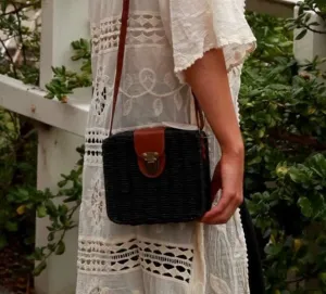 EV1252 Black Square Bag