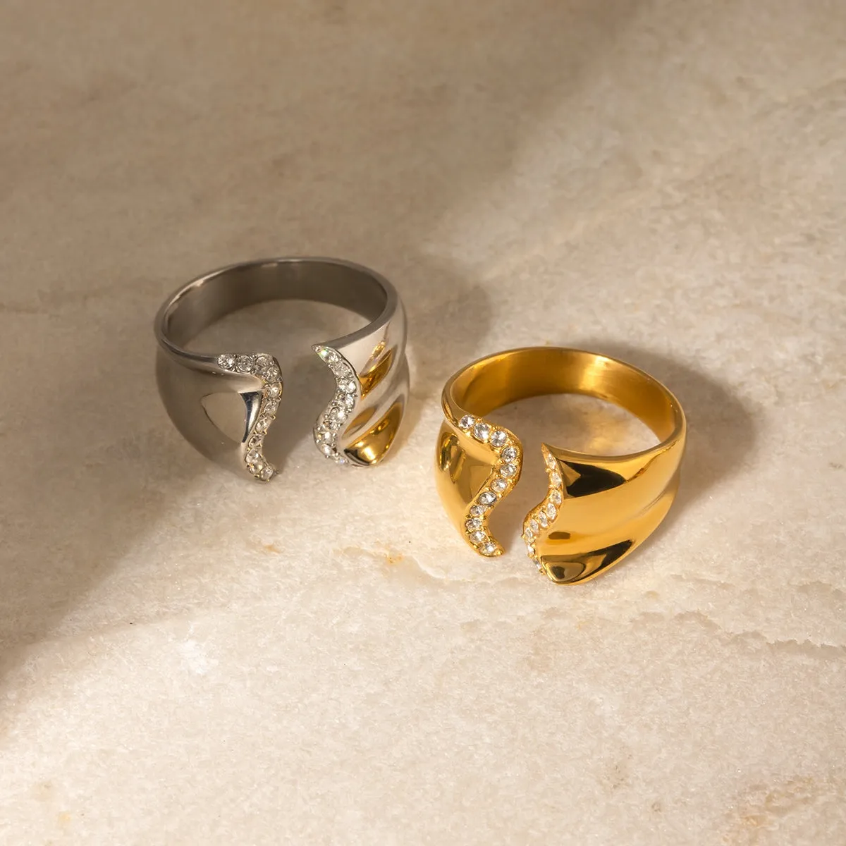 TEEK - Stainless Steel Ridged Rhinestone Bypass Ring