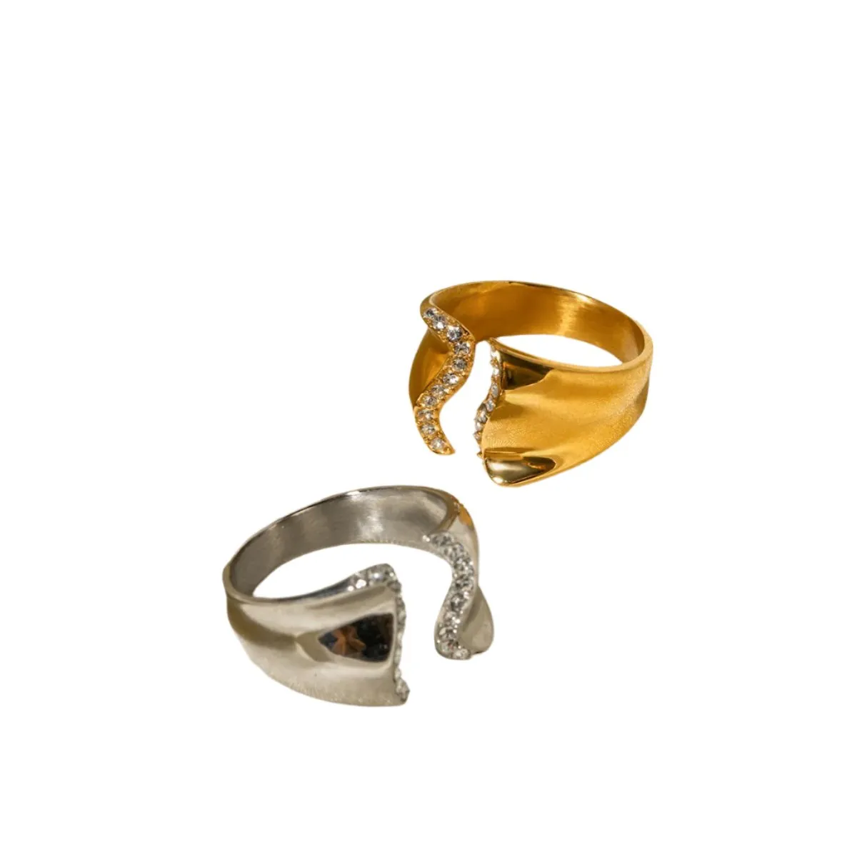 TEEK - Stainless Steel Ridged Rhinestone Bypass Ring