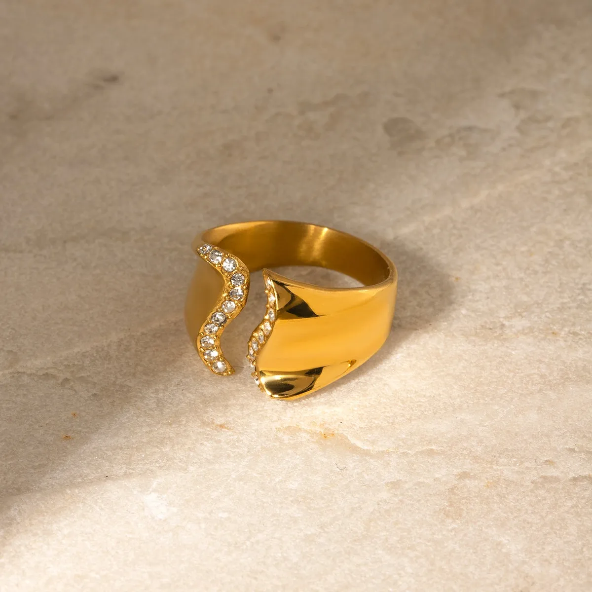 TEEK - Stainless Steel Ridged Rhinestone Bypass Ring